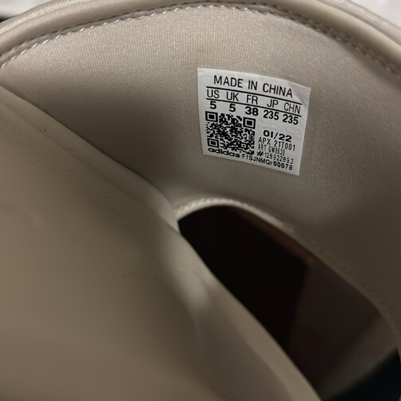 Y-3 Slides - Picture 3 of 3